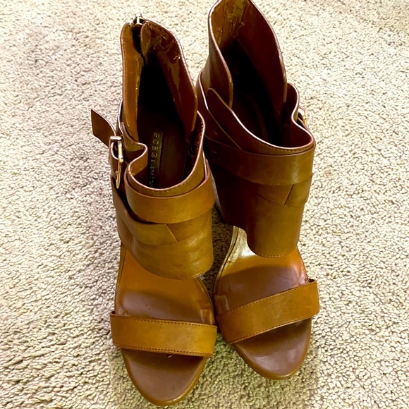 BCBGeneration Size 9 Brown Heels - Picture 3 of 6